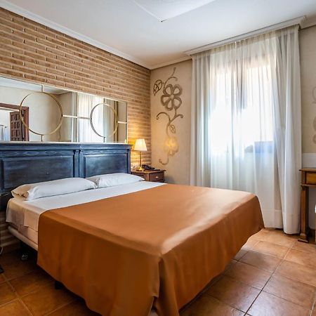 Yit Puerta Bisagra Hotell Toledo Exteriör bild