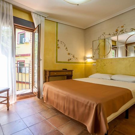 Yit Puerta Bisagra Hotell Toledo Exteriör bild