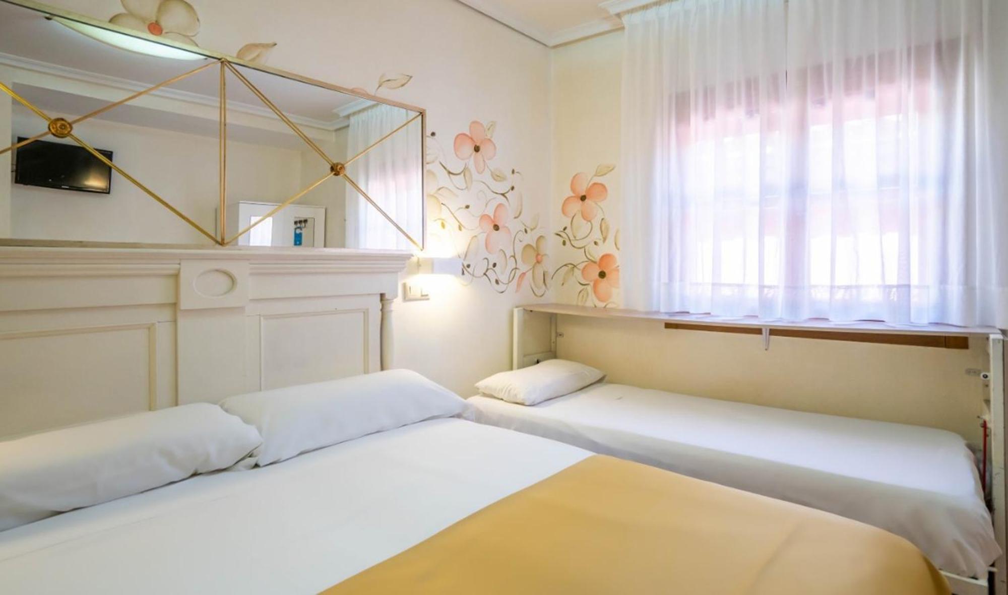 Yit Puerta Bisagra Hotell Toledo Exteriör bild