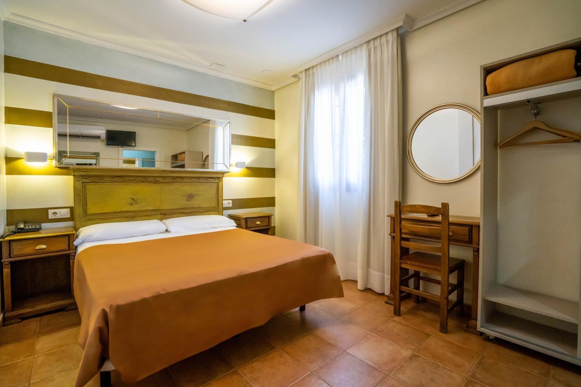 Yit Puerta Bisagra Hotell Toledo Exteriör bild